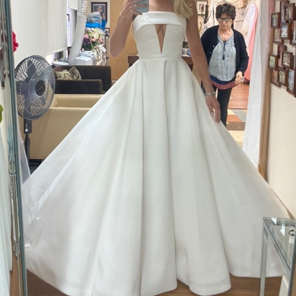 BLAKE BY LOUVIENNE WEDDING DRESS SIZE 4 - Picture 7 of 10